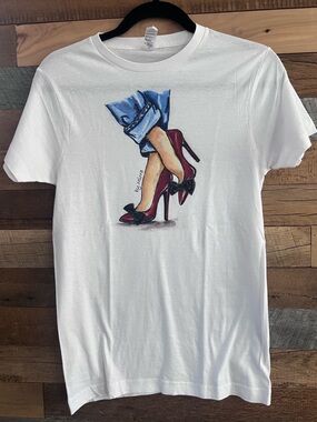 Women's Red Bow Pointed-Toe  Graphic Tee size XS New